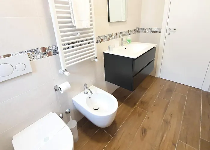 Vintage Charme - Policlinico Apartment *